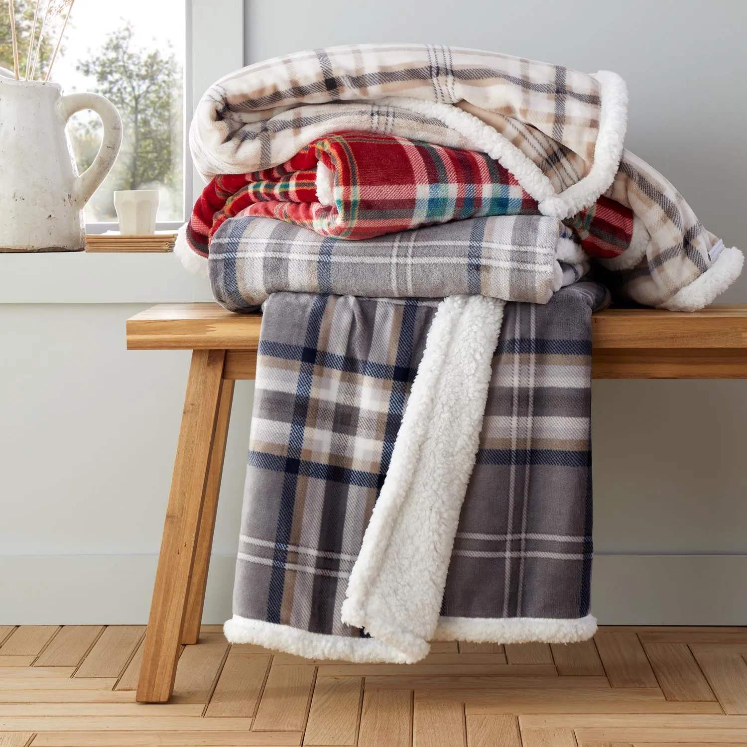Soft and Cosy Check Throw - Red